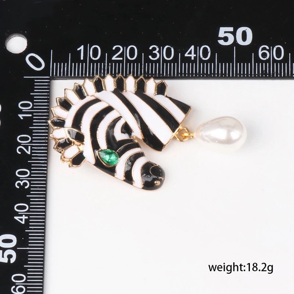 NWT Black + White Stripe Zebra Pearl Drop Earrings - Picture 15 of 15